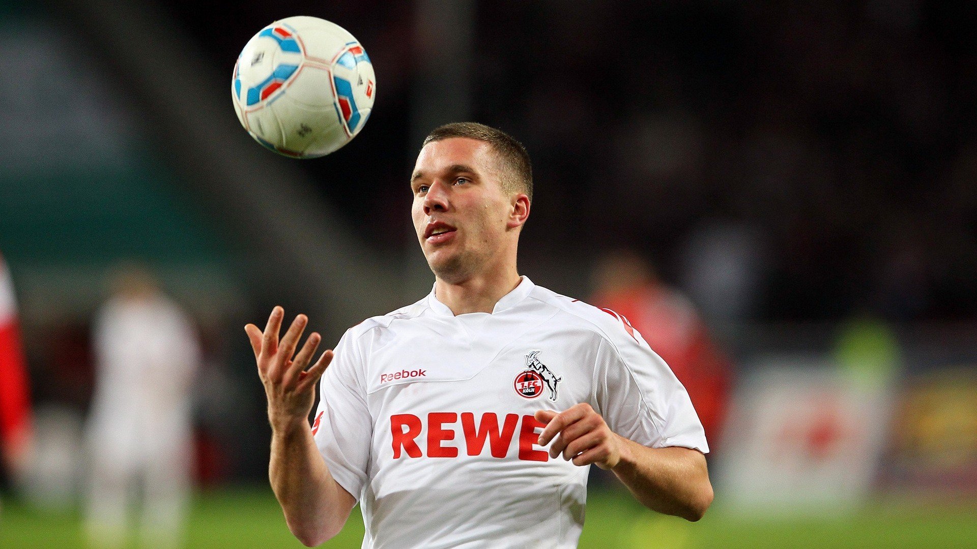 青少年足球讲座火热举行，培养运动兴趣，青少年足球讲座火热举行,培养运动兴趣